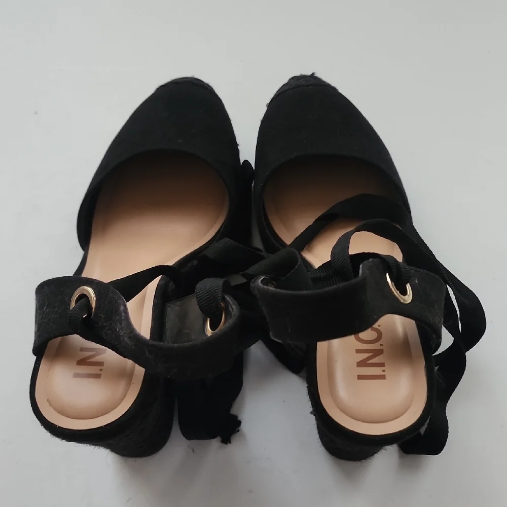 Elegant Black Espadrilles with Ankle Straps - Picture 3 of 7